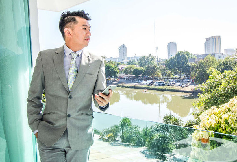 בית מלון כפרי B2 Riverside Colonial