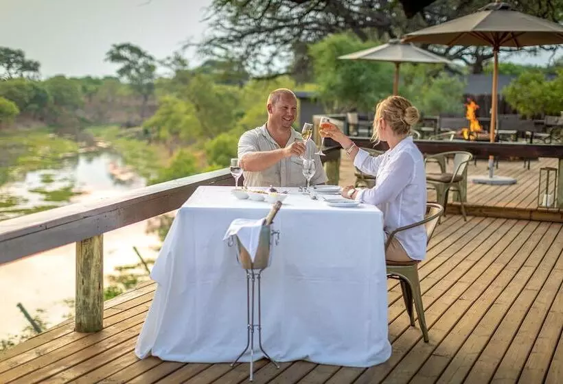 هتل Mogotlho Safari Lodge