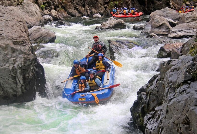 בית מלון כפרי River Valley Lodge