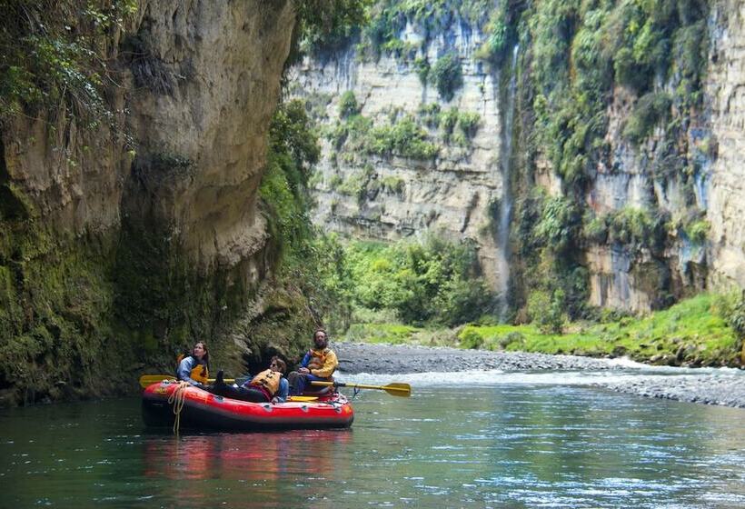בית מלון כפרי River Valley Lodge