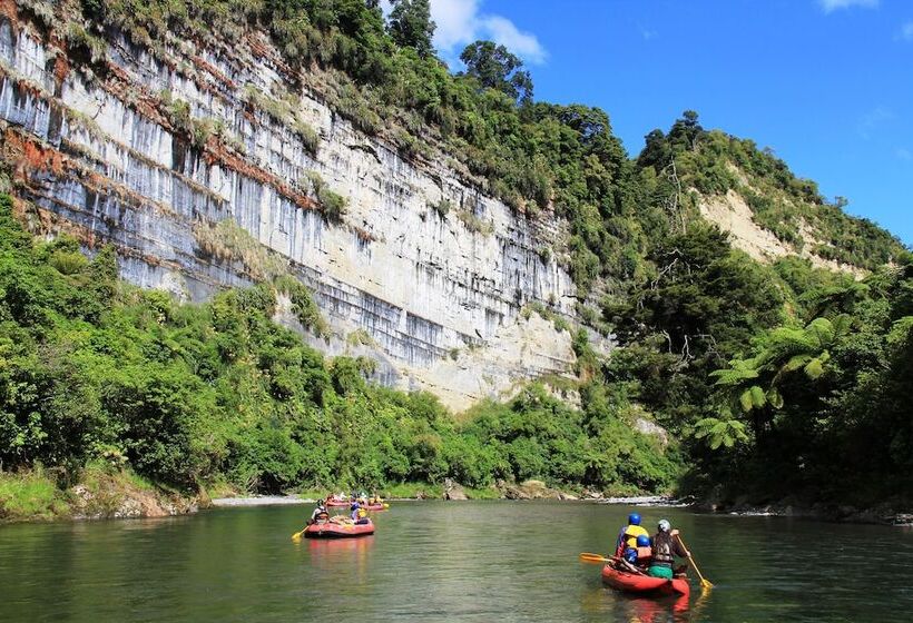 בית מלון כפרי River Valley Lodge