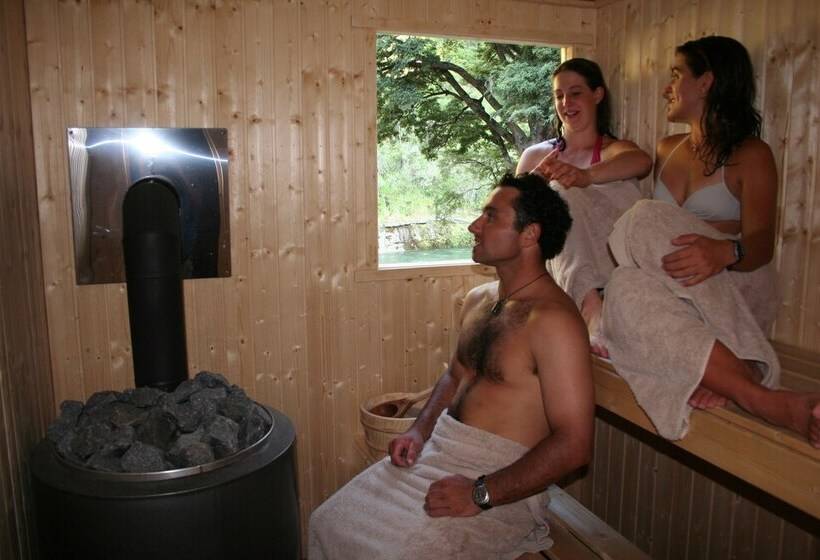 בית מלון כפרי River Valley Lodge