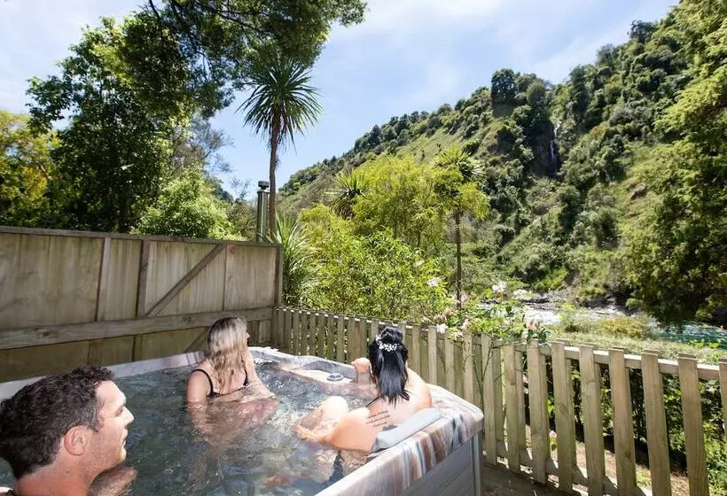 Hotelli River Valley Lodge