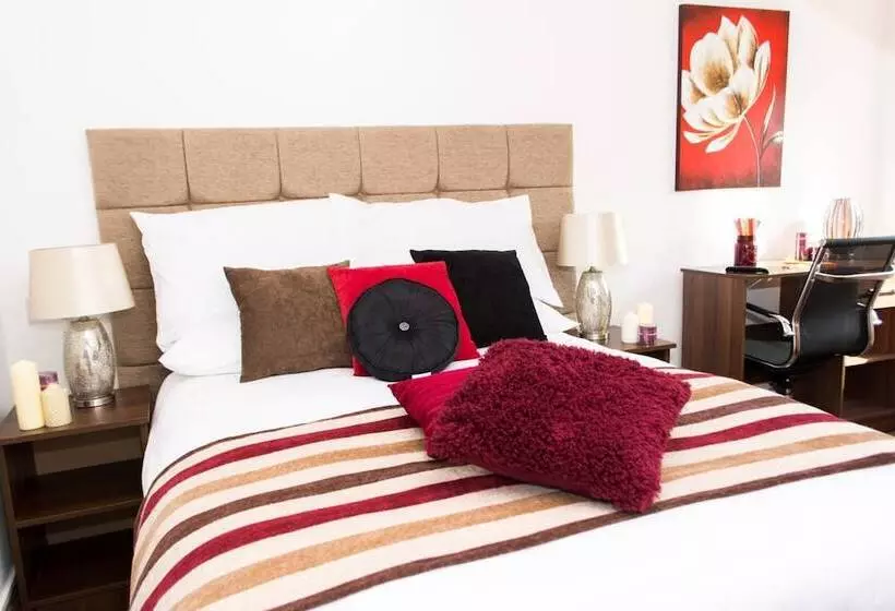 هتل Trivelles Mayfair,stockport