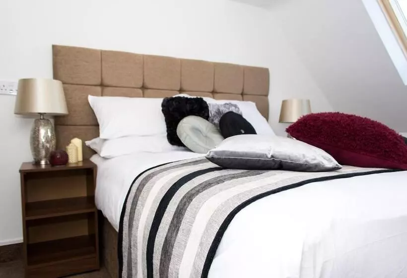 هتل Trivelles Mayfair,stockport