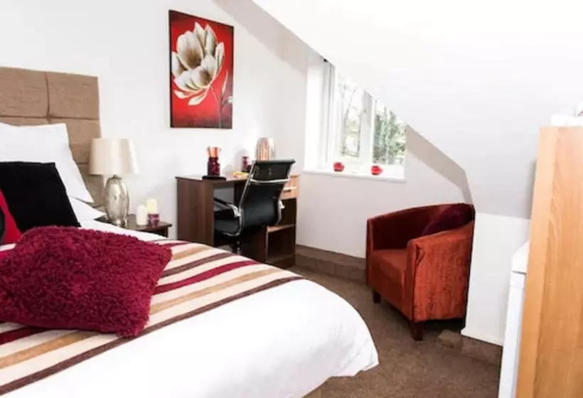 هتل Trivelles Mayfair,stockport