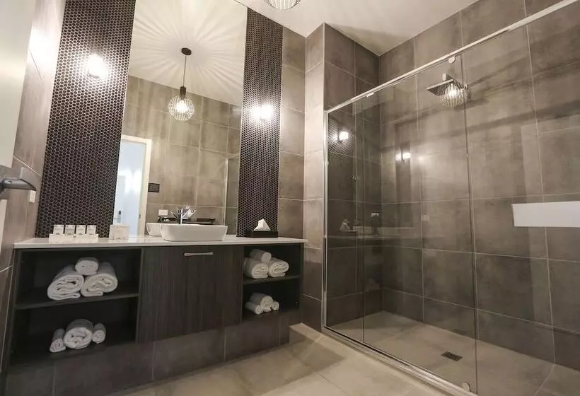 Indulge Apartments Cbd