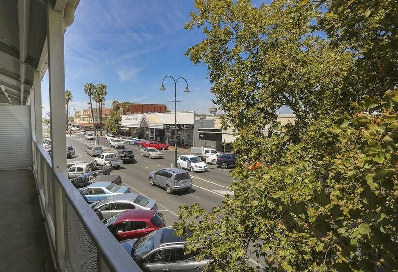 Indulge Apartments Cbd