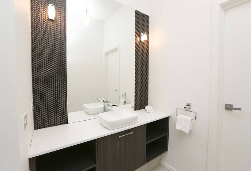 Indulge Apartments Cbd
