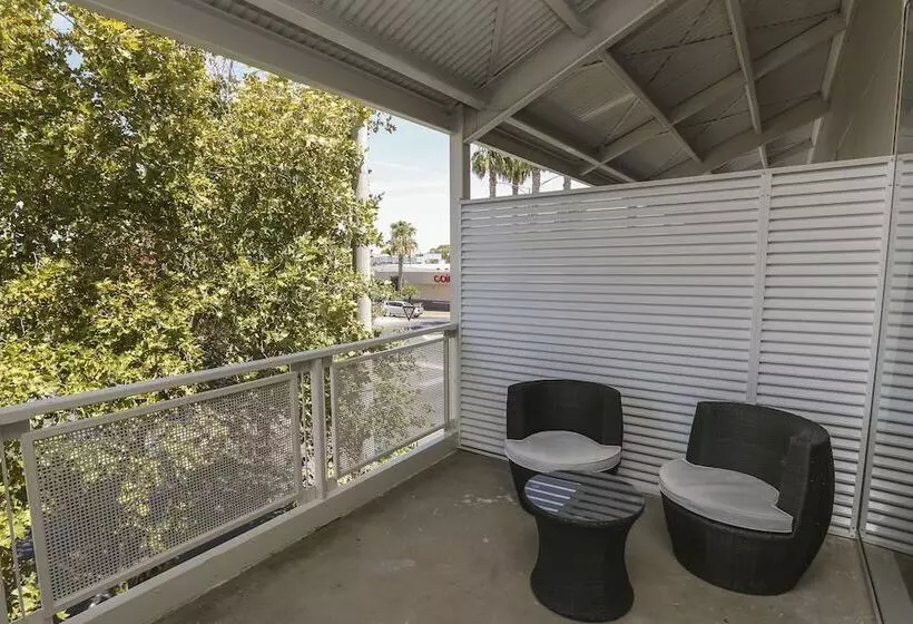 Indulge Apartments Cbd