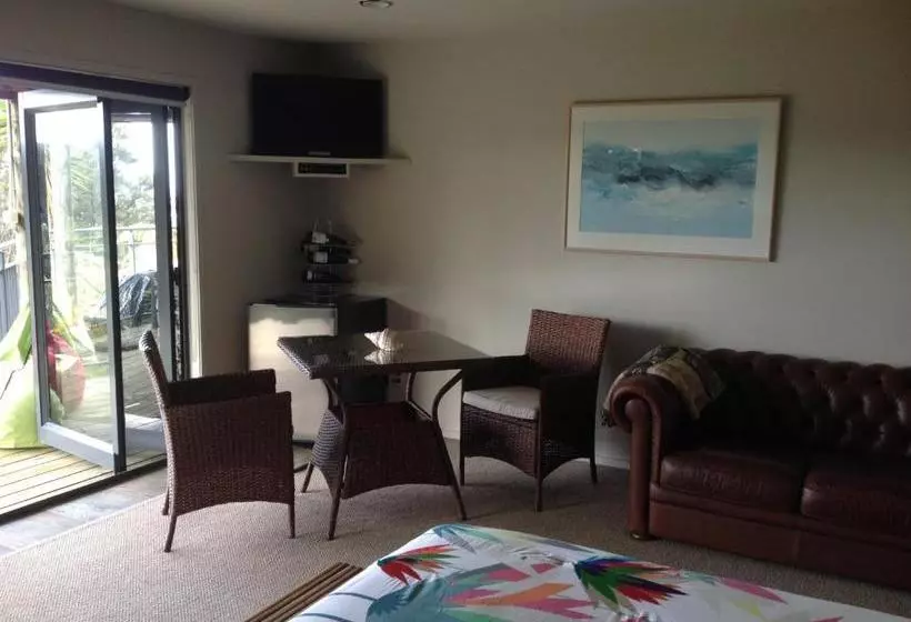 Whangamata Vistas B&b