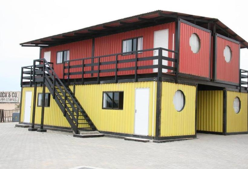 هاستل Adventure Village