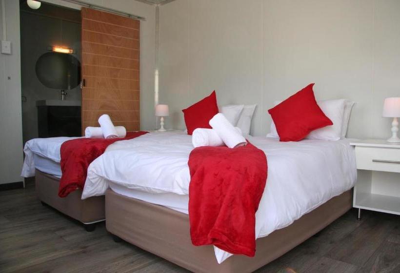 هاستل Adventure Village