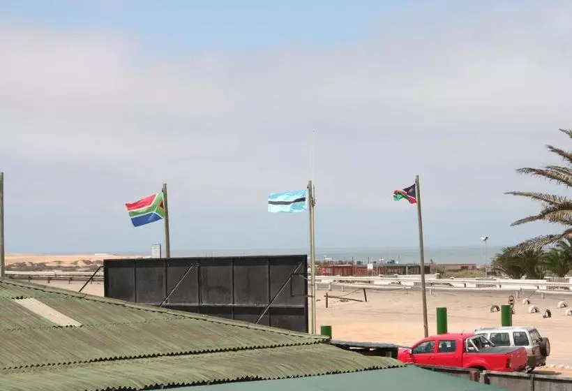 هاستل Adventure Village
