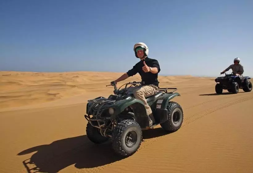 هاستل Adventure Village