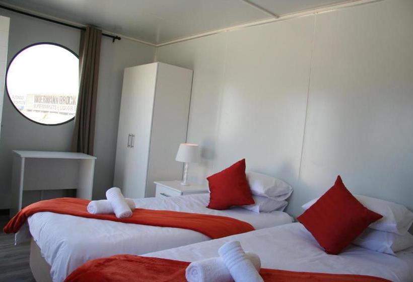 هاستل Adventure Village