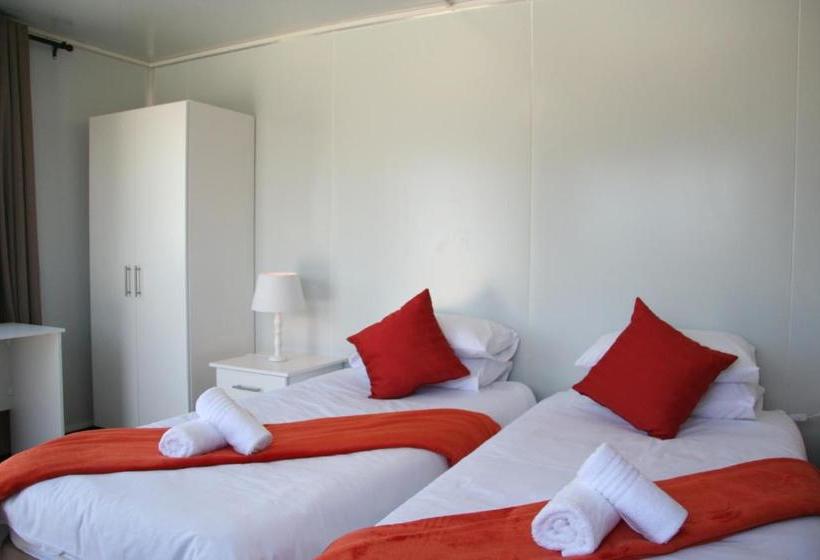 هاستل Adventure Village