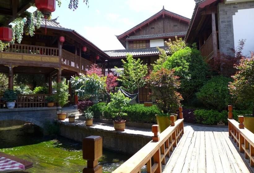 Отель Lijiang Golden Path Hospitality