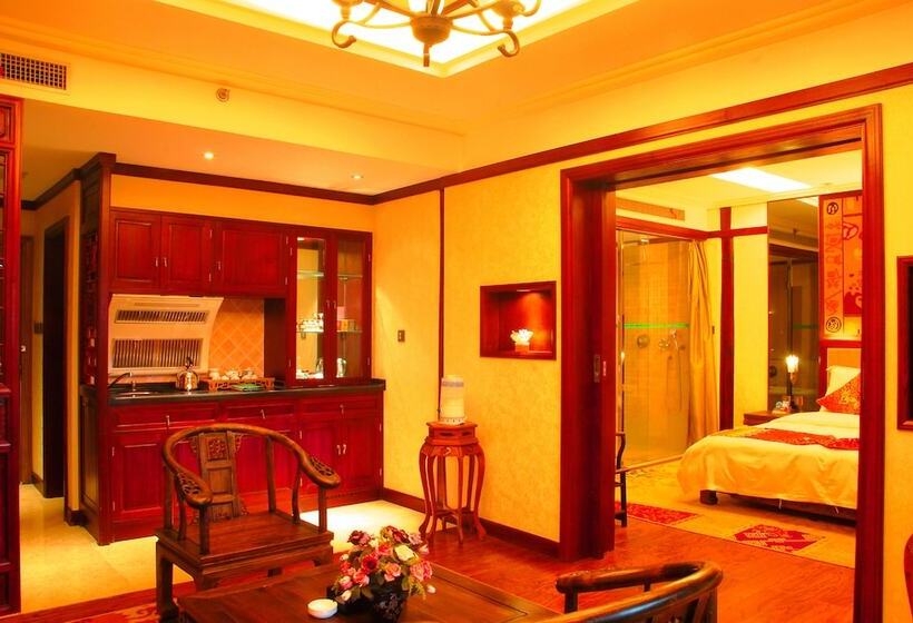 Отель Lijiang Golden Path Hospitality