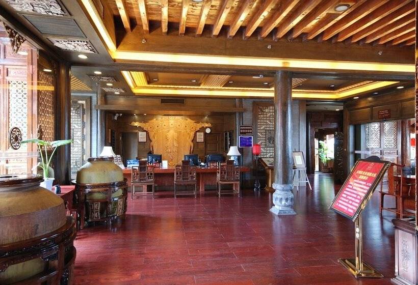 Отель Lijiang Golden Path Hospitality