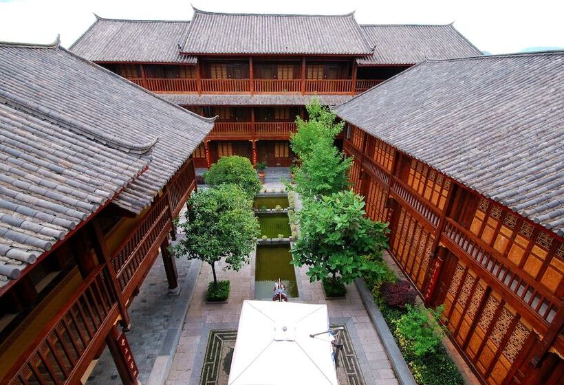 Отель Lijiang Golden Path Hospitality