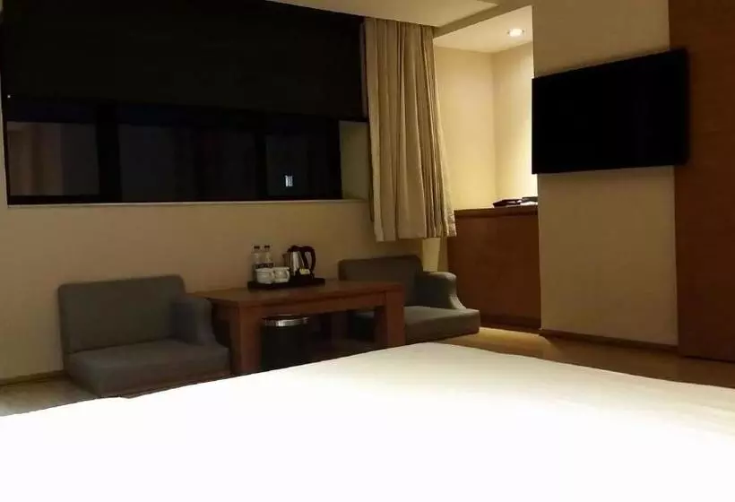 Hotelli Ji  Nanjing Hongqiao Zhongshan Bei Road