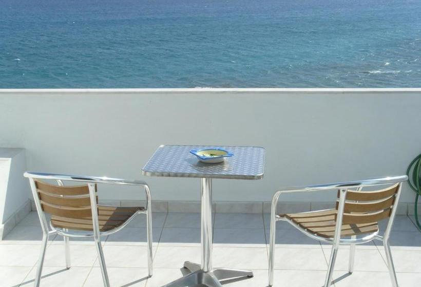 Minos Apartments & Studios