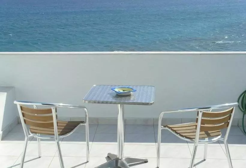 Minos Apartments & Studios