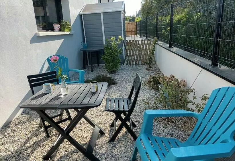 Aamiaismajoitus (B&B) Chambre D Hôte Privative  La Maison Bleue à La Mer