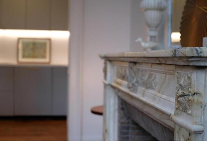 پانسیون The Kooch House 1