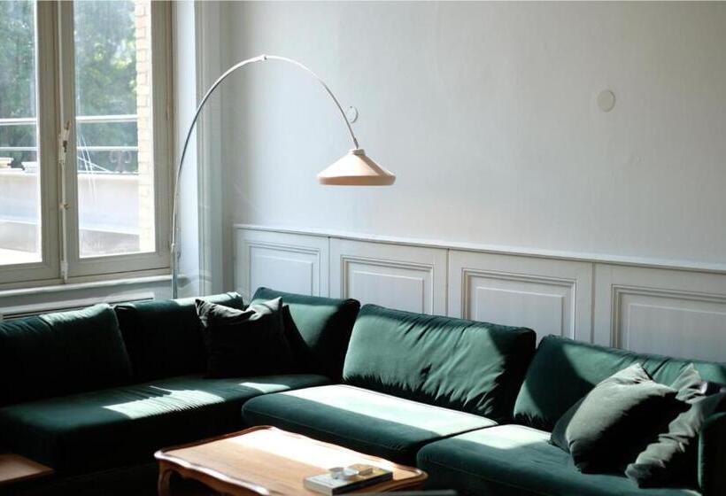 پانسیون The Kooch House 1