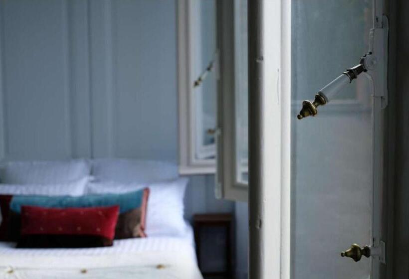 پانسیون The Kooch House 1