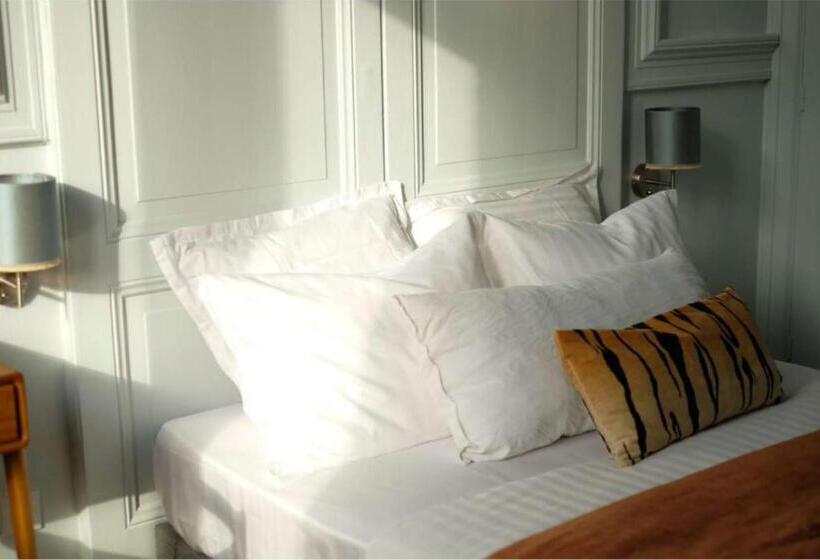 پانسیون The Kooch House 1