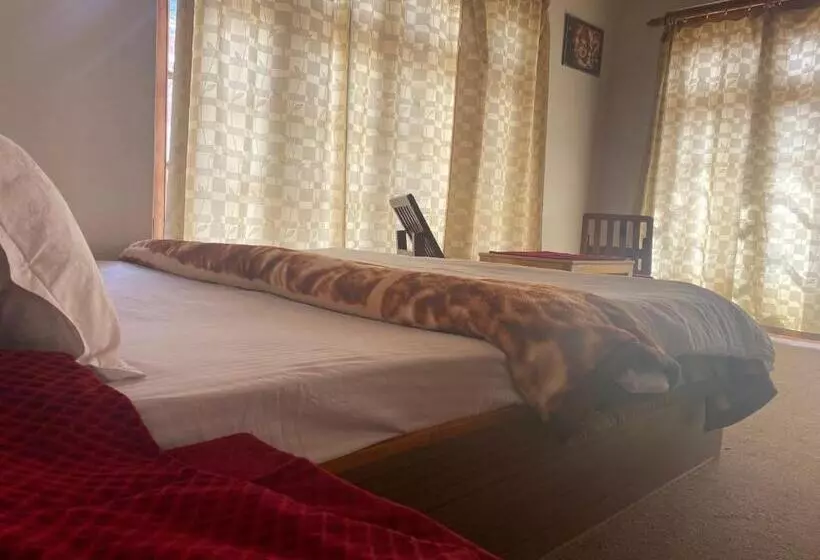 هاستل Jimmys Homestay