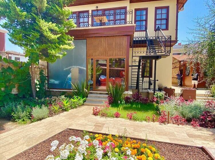 تختخواب و صبحانه Necip Bey Konağı