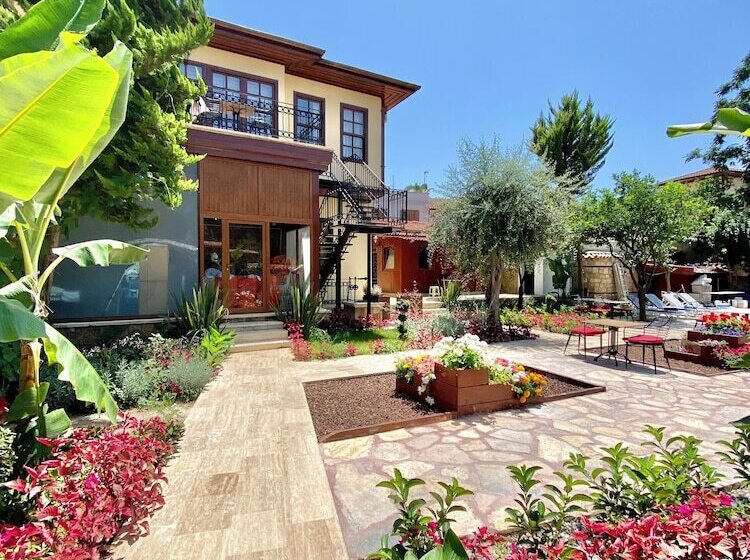 تختخواب و صبحانه Necip Bey Konağı