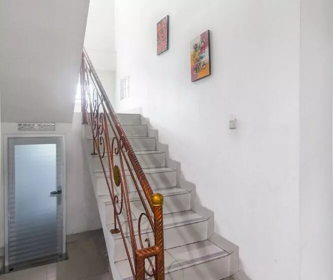 Hotelli Oyo 92602 Doesnami Syariah 2