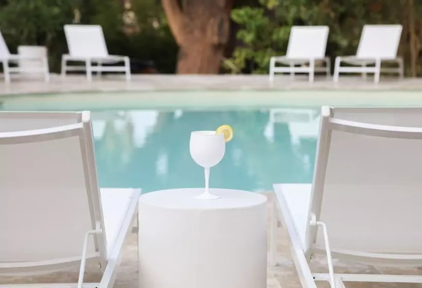 Majatalo La Bâtisse En Blanc