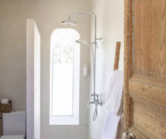 Majatalo La Bâtisse En Blanc