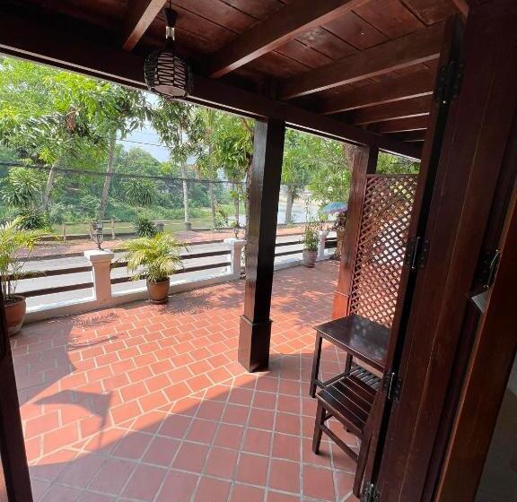 هتل Golden Lotus Namkhan River View