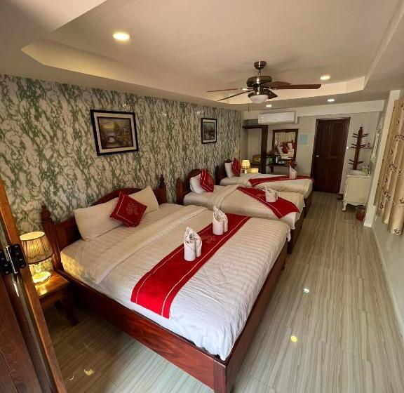 هتل Golden Lotus Namkhan River View