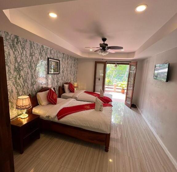 هتل Golden Lotus Namkhan River View