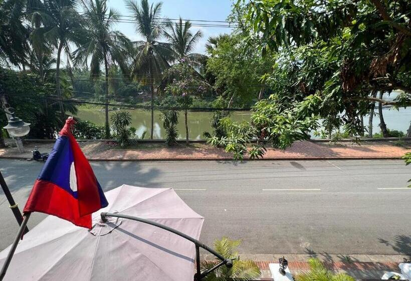 هتل Golden Lotus Namkhan River View