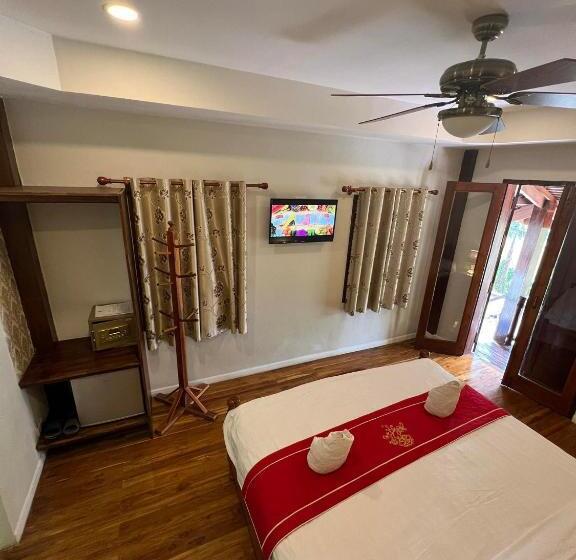 هتل Golden Lotus Namkhan River View