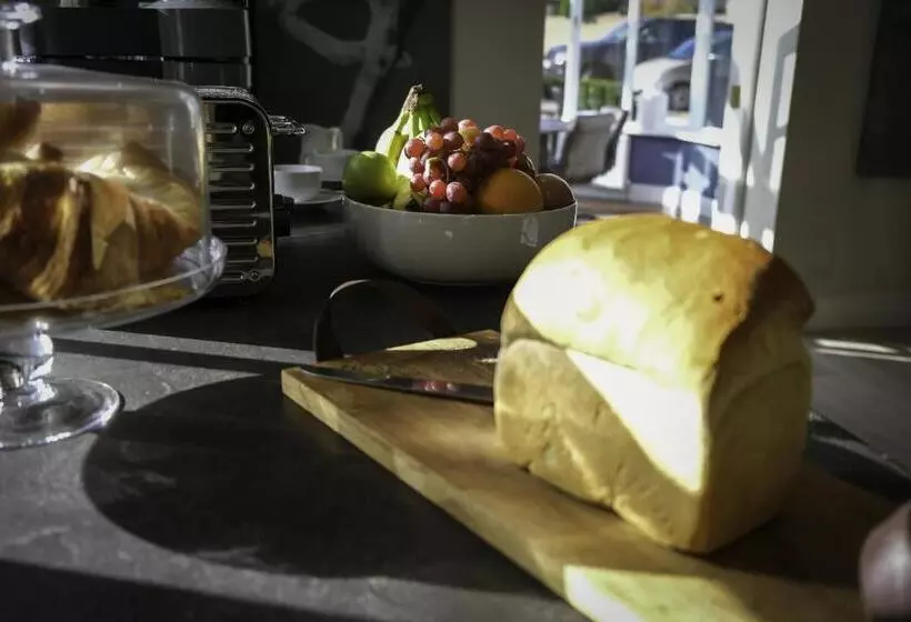 Moulton Lawn House B&b