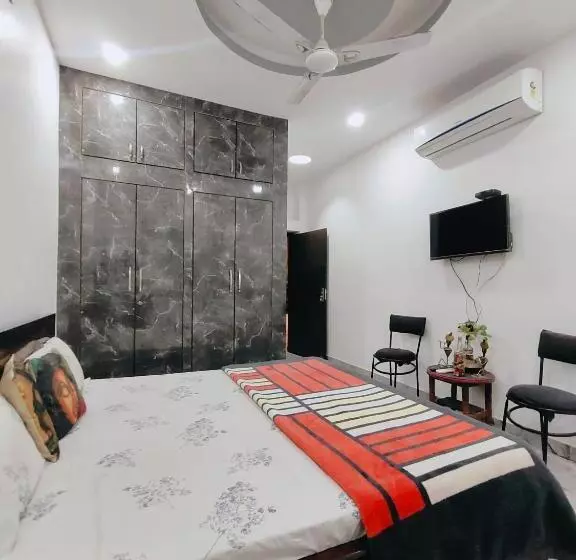 ペンション New Aroma Guest House