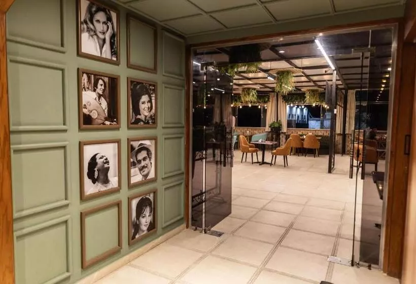 Savoy Hotel Elminya