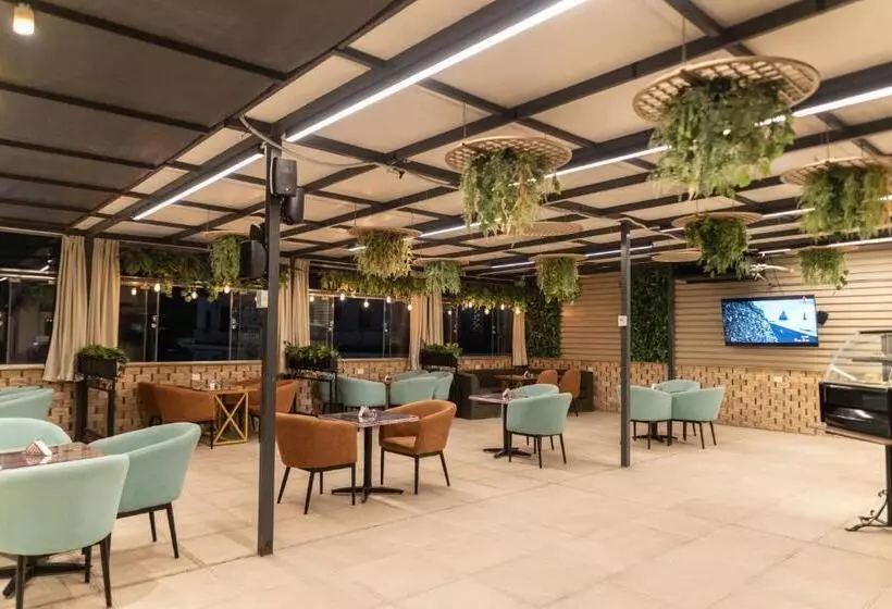 Savoy Hotel Elminya