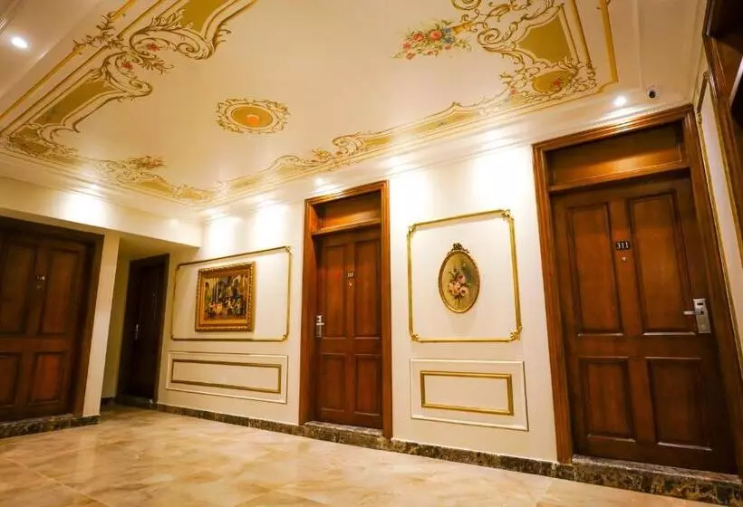 Savoy Hotel Elminya