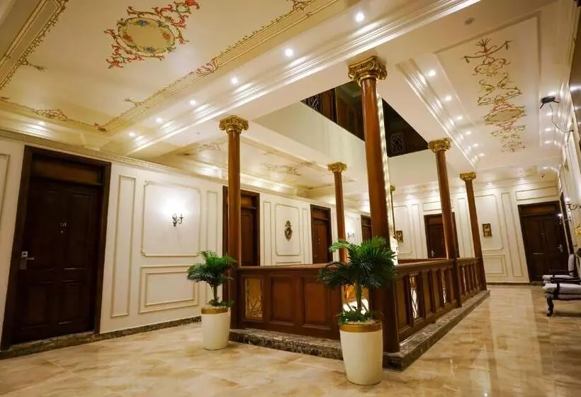 Savoy Hotel Elminya